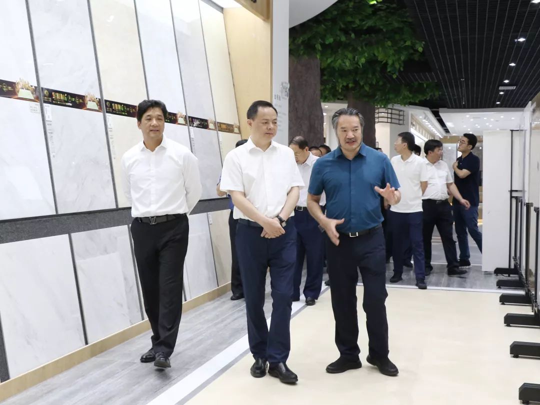 小蝌蚪视频污下载APP瓷砖,衡阳政府考察团莅临企业参观指导(图4) 小蝌蚪视频污下载APP瓷砖,衡阳政府考察团莅临企业参观指导(图4)
